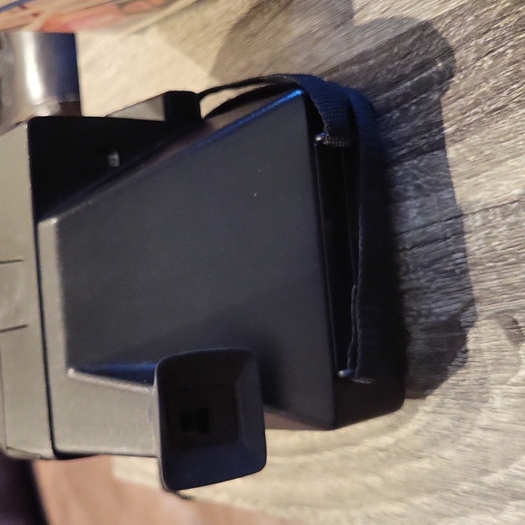 Polaroid 600 Series Camera - Picture 5 of 9